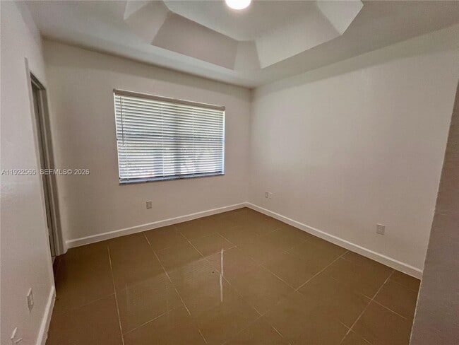 Building Photo - 1550 NE 33rd Ave