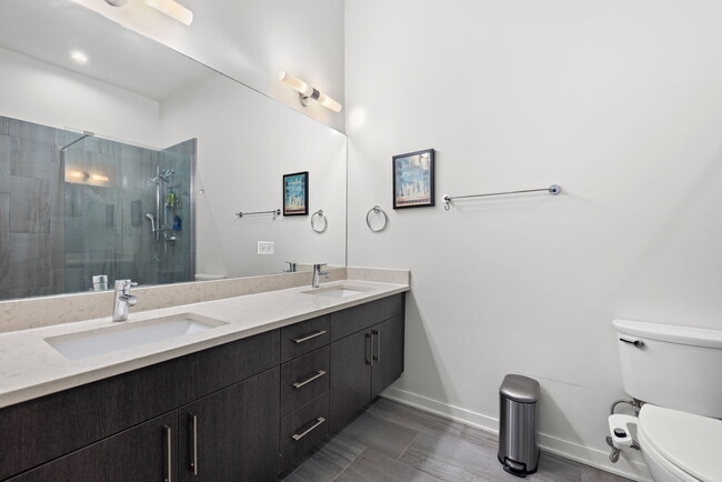 Building Photo - 1728 W Division St