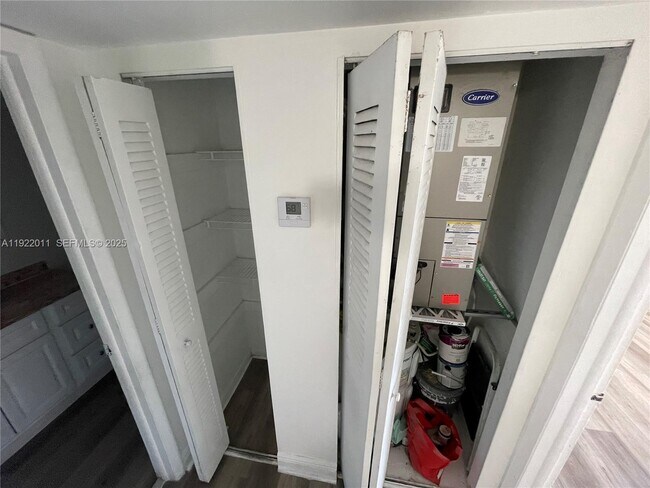 Building Photo - 13455 NE 10th Ave