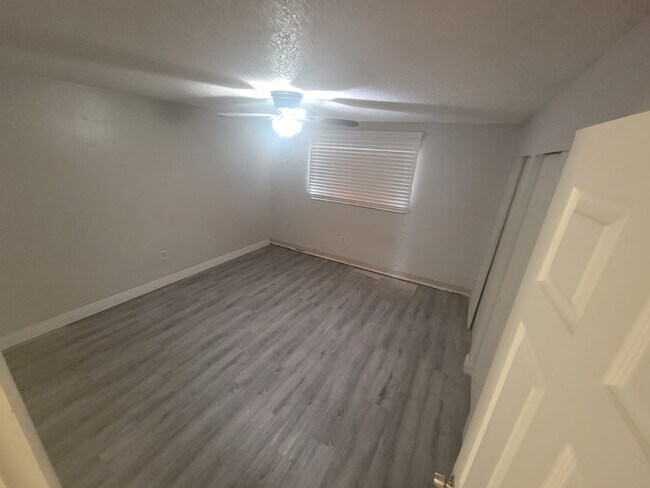 Building Photo - 1000 Lake of the Woods Blvd