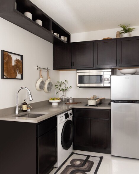 Interior Photo - Signal Hill Studios