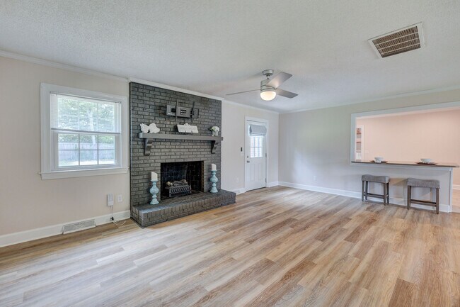 Building Photo - 617 Windemere Rd