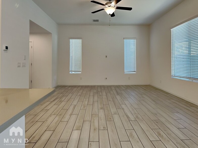 Building Photo - 901 S Smith Rd