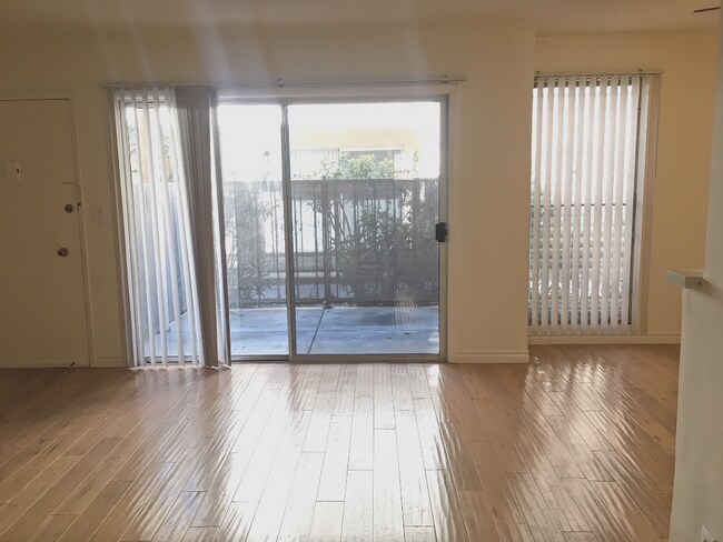 Building Photo - 3438 Mentone Ave