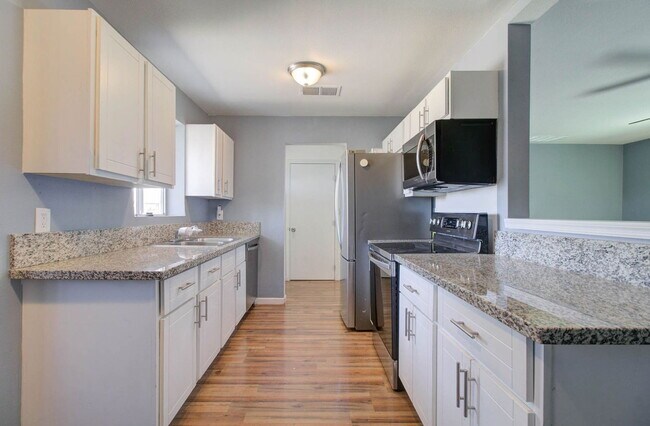 Building Photo - 5657 N 39th Ave