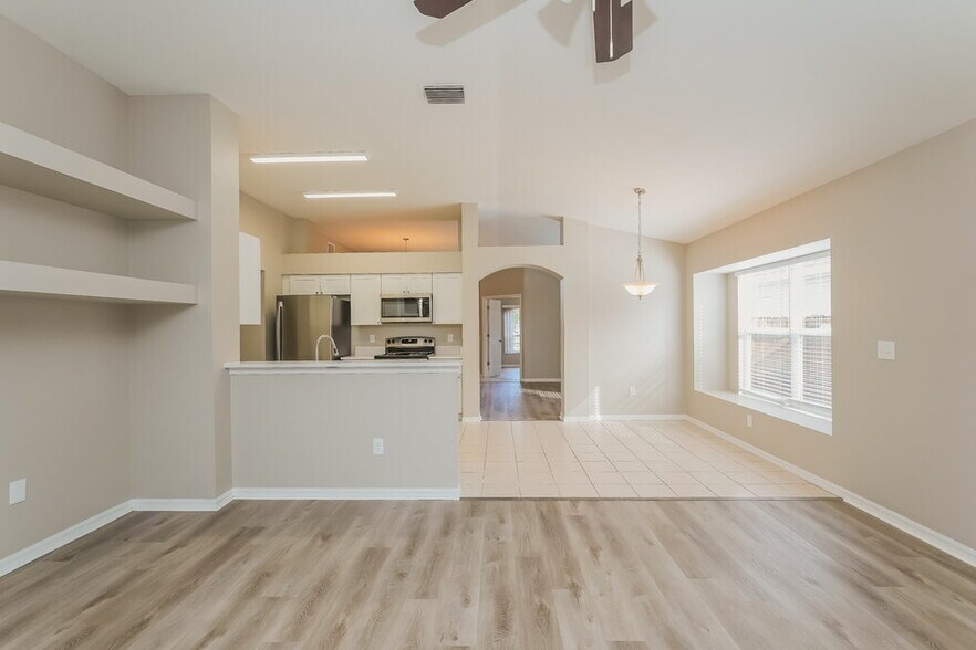 Building Photo - 411 Sand Ridge Dr