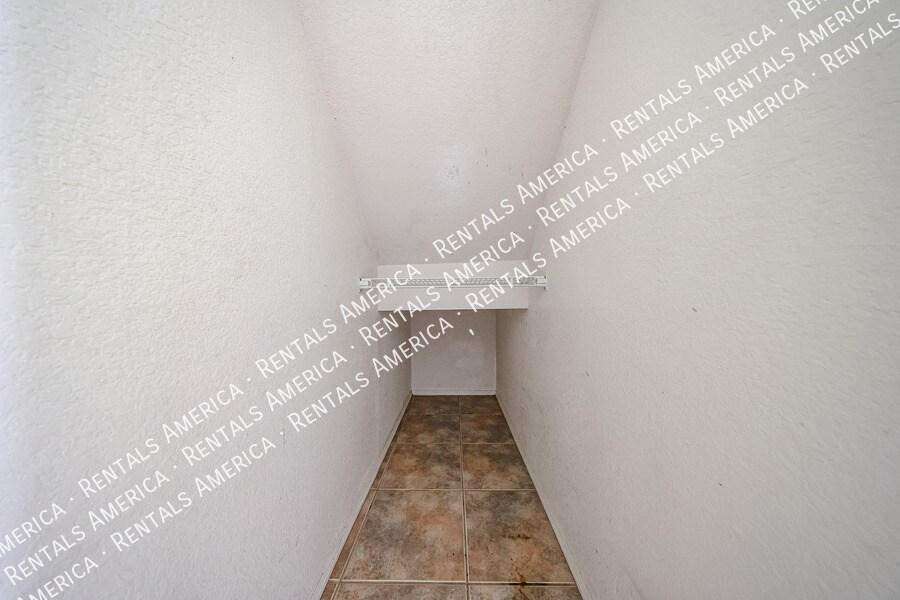 Building Photo - 1140 N Cambridge St