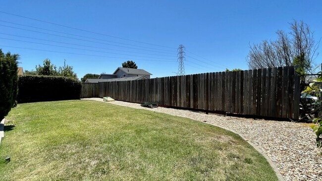 Building Photo - 4 Bedroom 2 Bathroom House with Fenced Yard in SLO