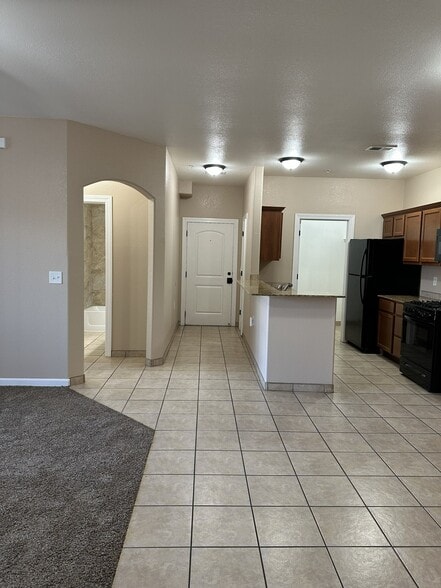 Building Photo - 6325 Reynolds Dr