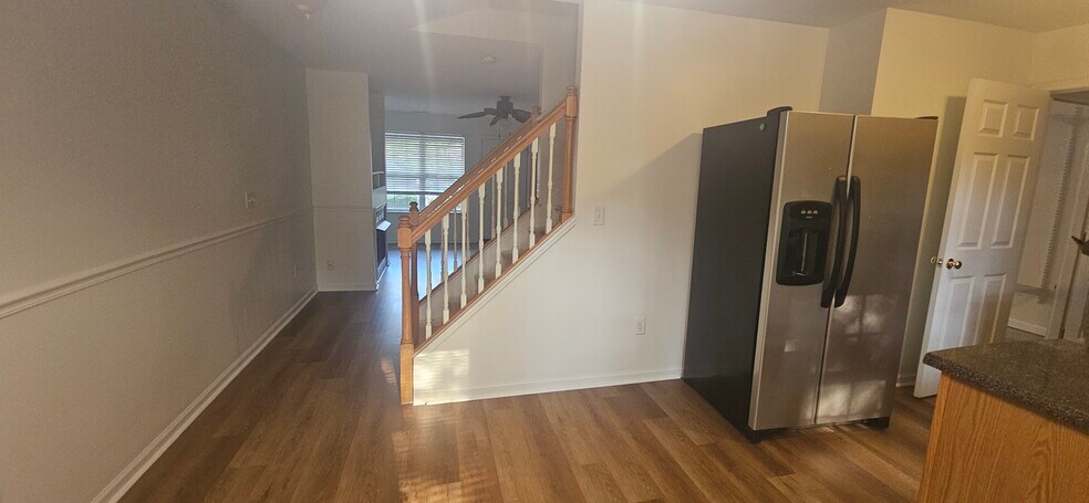 Building Photo - 119 Creekside Dr
