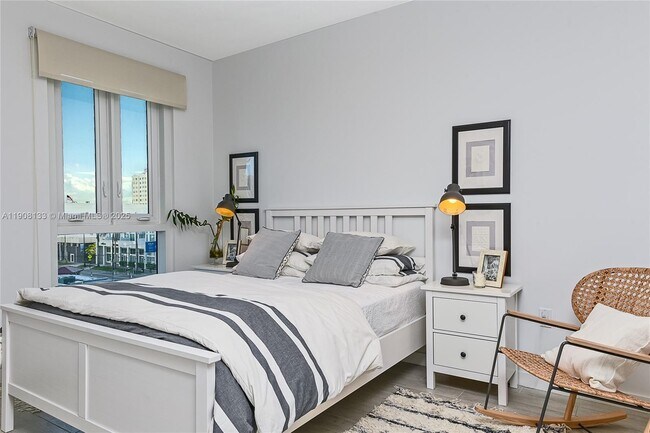 Building Photo - 321 NE 26th St