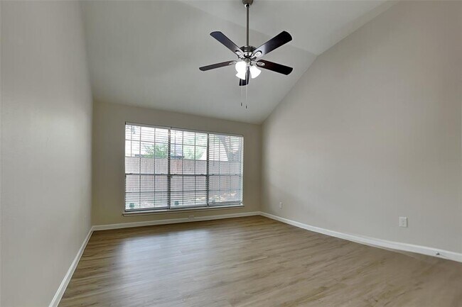 Building Photo - 4010 Spring Meadow Dr