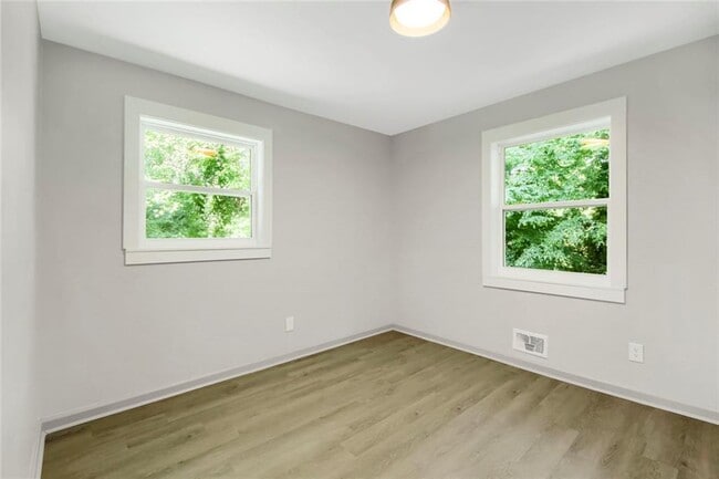 Building Photo - 2926 Monterey Dr