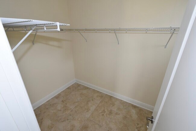 Building Photo - 12120 Lyndell Plantation Dr