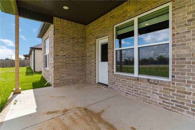 Building Photo - 980 Trestle Ln