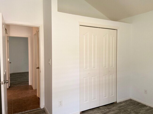 Building Photo - 1470 Senda Del Sol Ln