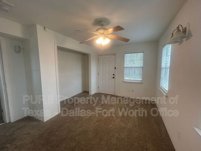 Building Photo - 5945 Ravenya St
