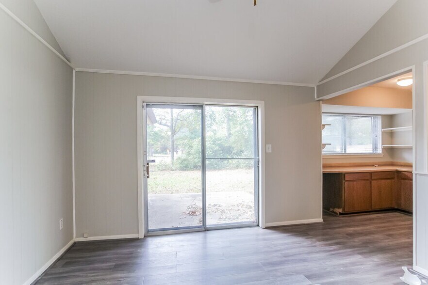 Building Photo - 200 Montrose Cir