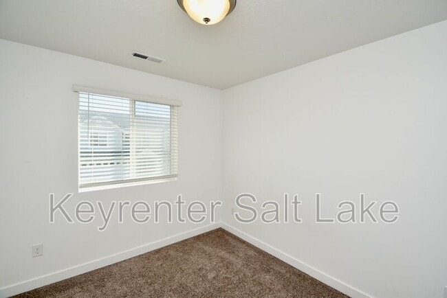 Building Photo - 555 N Willow Springs Ave