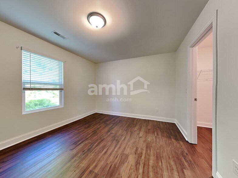 Building Photo - 515 McMillan Ln