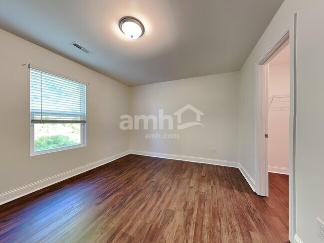 Building Photo - 515 McMillan Ln