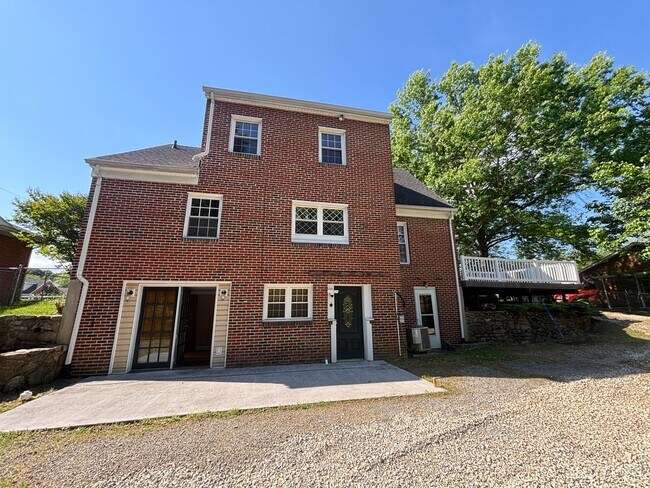 Building Photo - 3479 Overbrook Dr