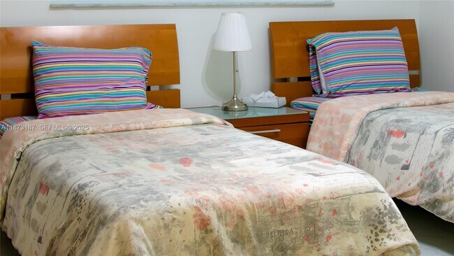 Building Photo - 18100 N Bay Rd