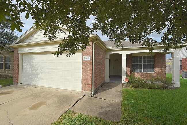Building Photo - 3 BEDROOM 2 BATH COZY HOME WITH NEW UPGRAD...