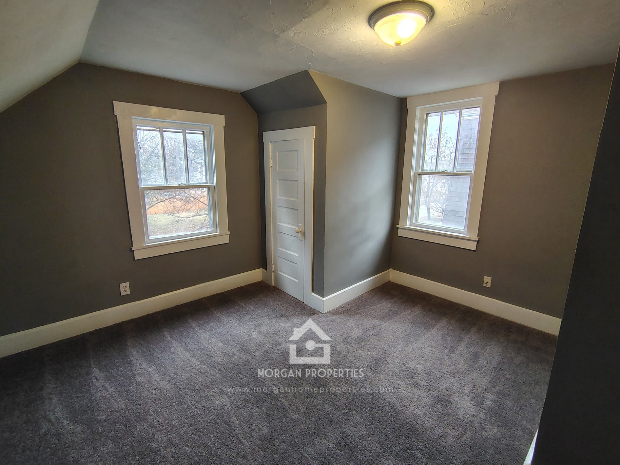 Building Photo - 227 W 12th St