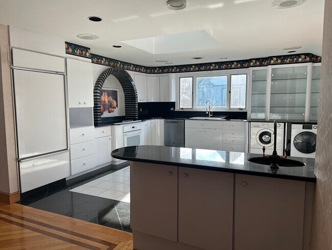 Building Photo - 990 Humphrey St