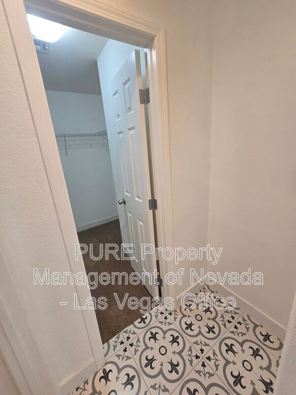 Building Photo - 9389 Black Wolf Ave