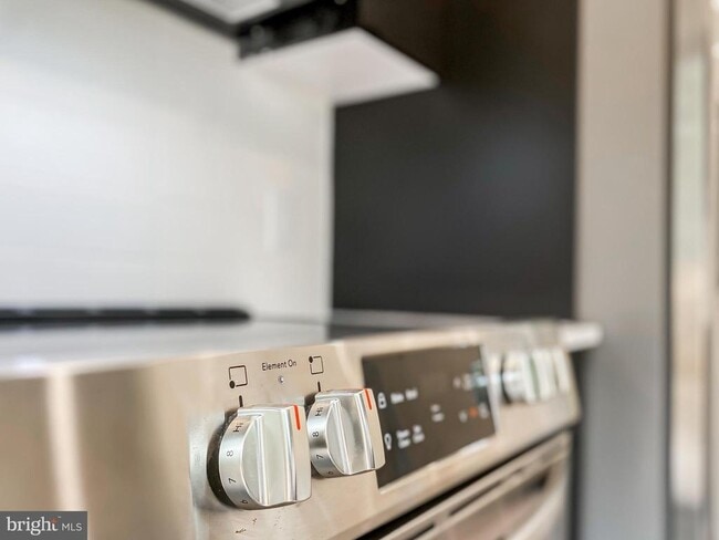 Building Photo - 2027 N 5th St