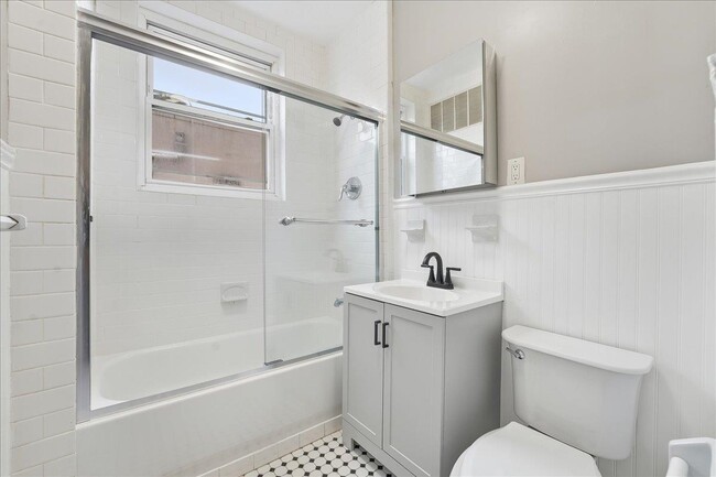 Building Photo - 134 CLIFTON Pl