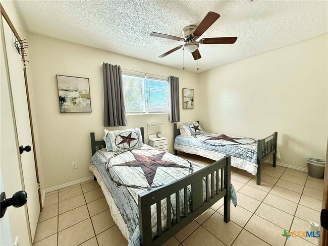 Building Photo - 907 Haynes Dr