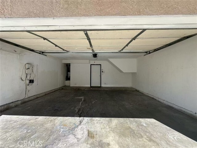 Building Photo - 920 N Unruh Ave