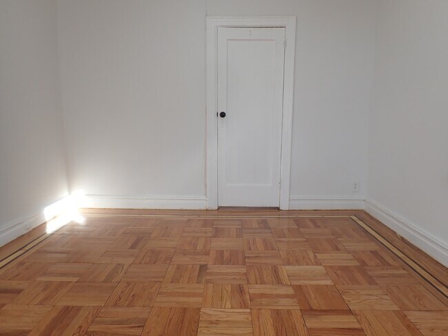 Building Photo - 663 E 94th St