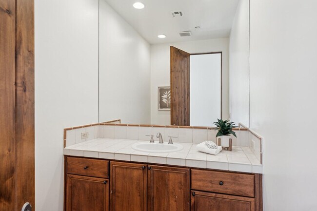 Building Photo - 7701 E Golden Eagle Cir