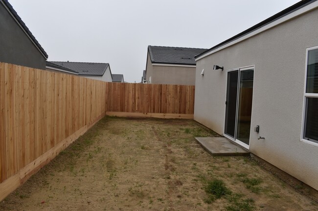 Building Photo - 4472 N San Miguel Ave