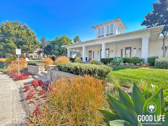 Building Photo - Beautifully Maintained Townhome in Pristine St Cloud Community