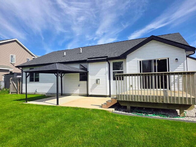 Building Photo - 701 Bradford Dr