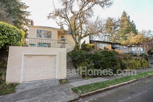 Building Photo - 616 SW Moss St