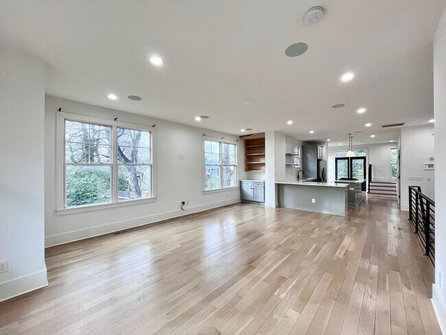 Building Photo - 614 West Blvd