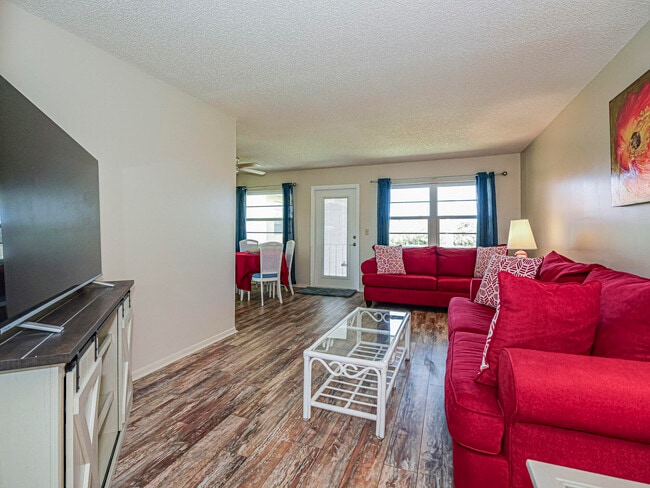 Building Photo - 74 Royal Oak Ct