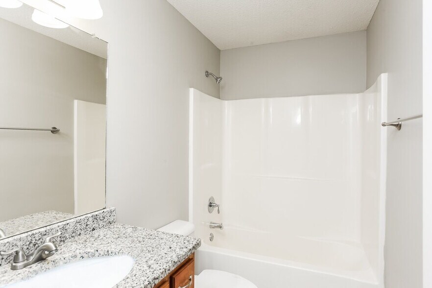 Building Photo - 6325 Sandbourne E