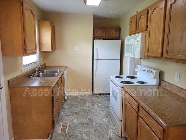 Building Photo - 101 Sheridan Cir