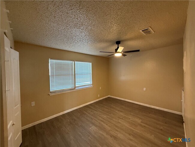 Building Photo - 200 Olsens Acres