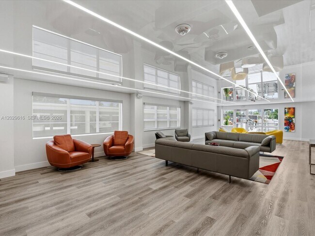 Building Photo - 340 Sunset Dr