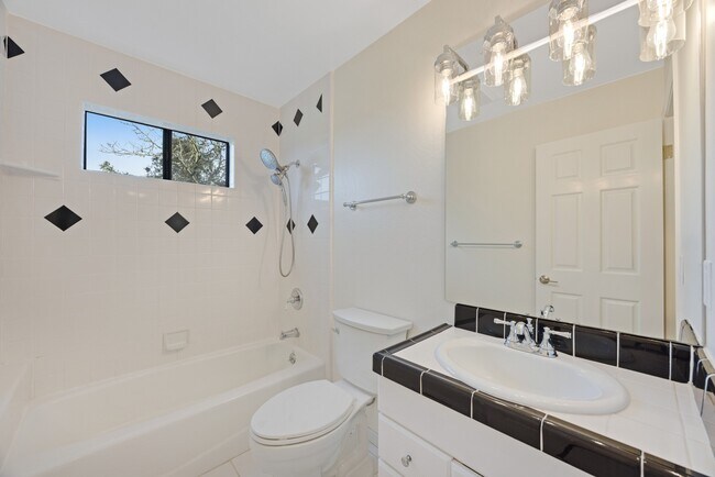 Building Photo - 9168 Eastside Rd