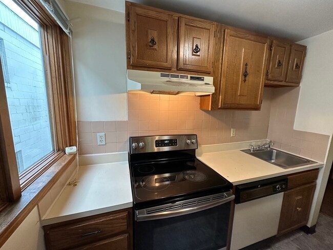 Building Photo - 410 Highland Ave