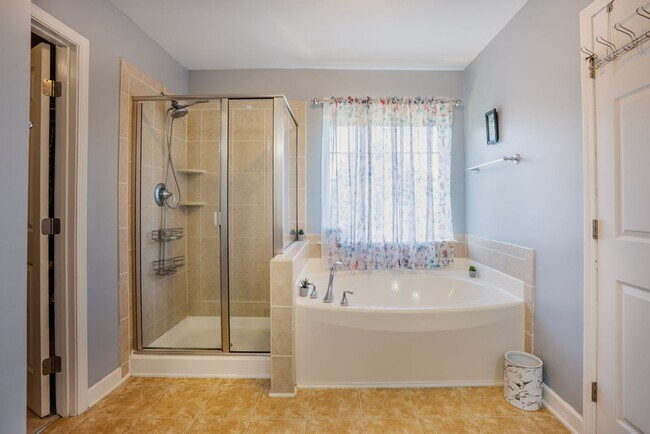 Building Photo - 4 Bedroom Home in the Village at Rolesville